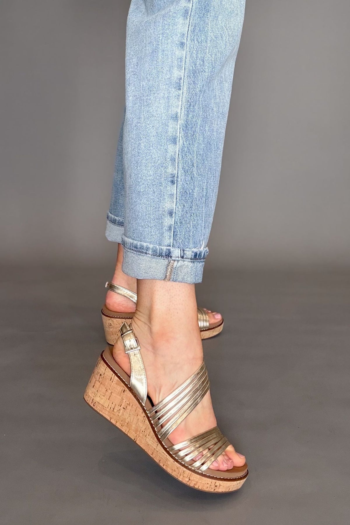 Comfortable gold wedges for summer outfits