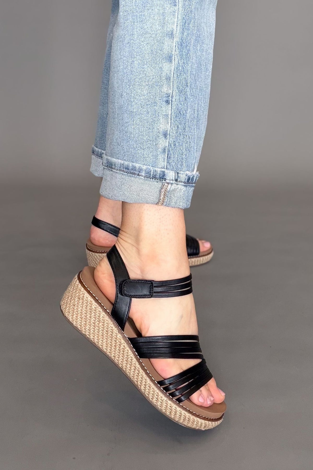Lightweight black wedge sandals for everyday wear