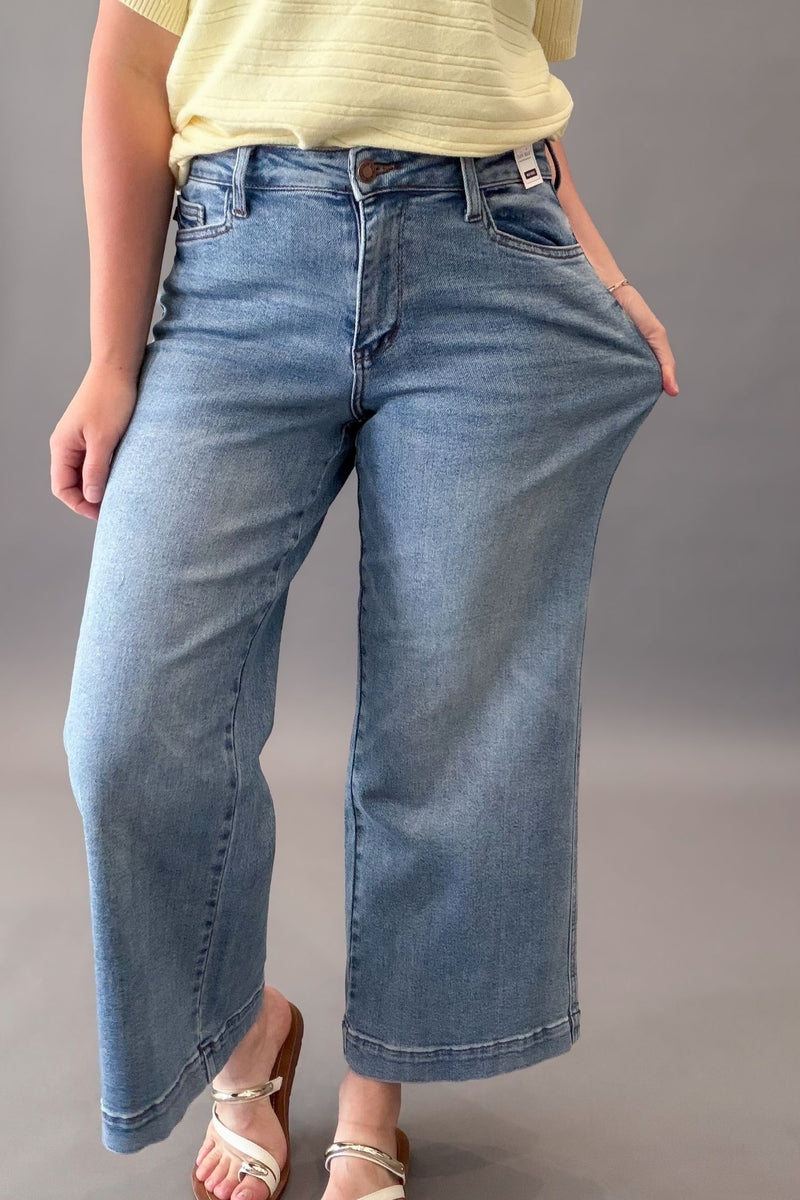 woman wearing a pair of judy blue wide leg jeans showing the stretch