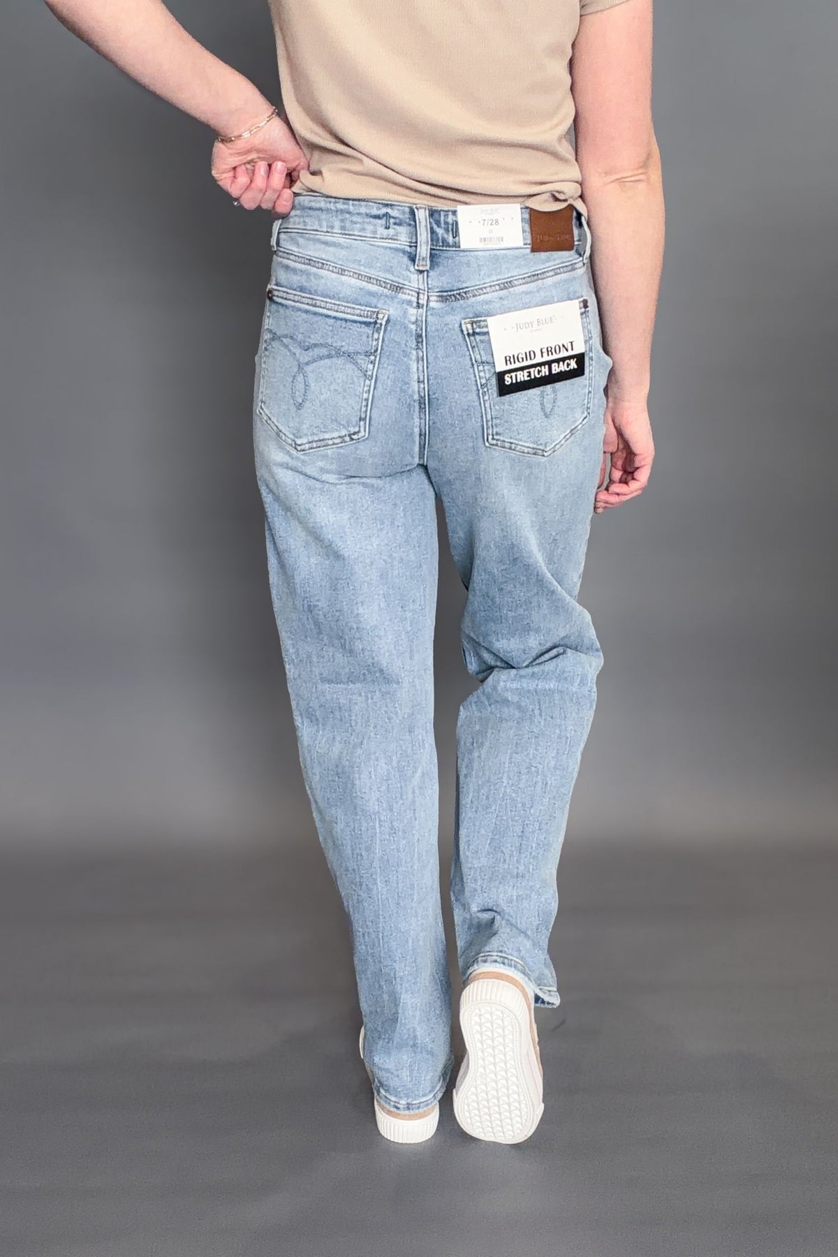 Judy Blue Mid Rise Rigid Magic Straight Jeans