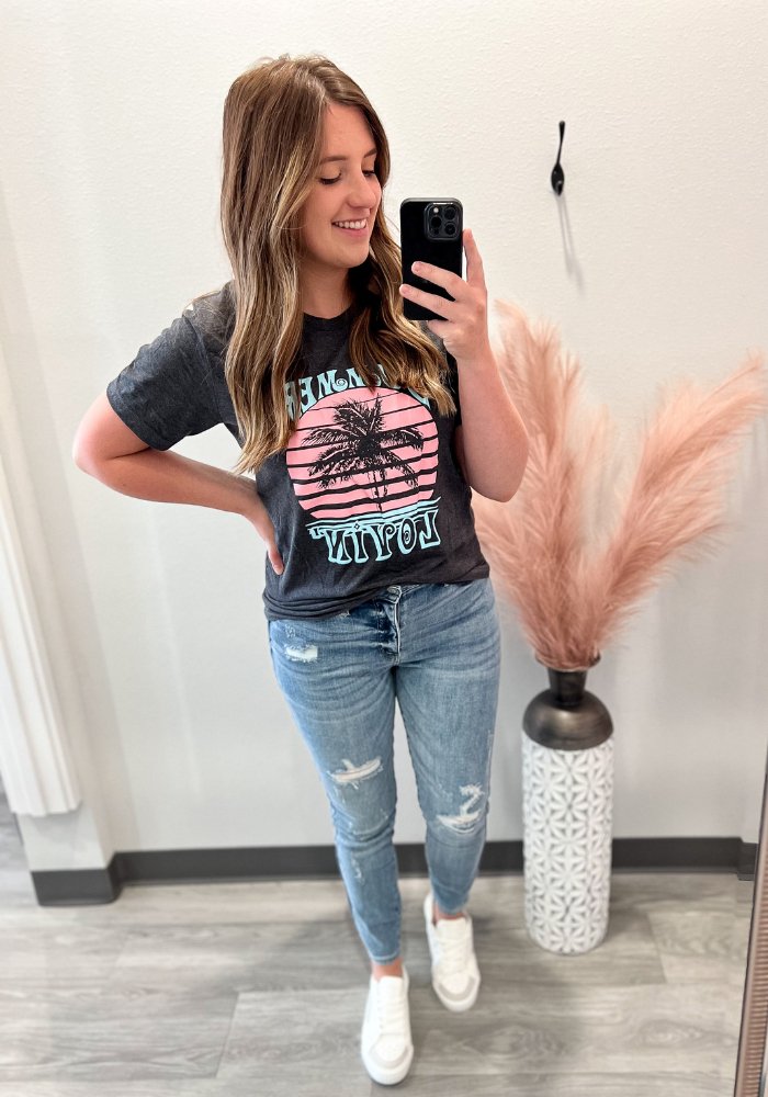 Summer Lovin' Graphic Tee - Lot21 Boutique